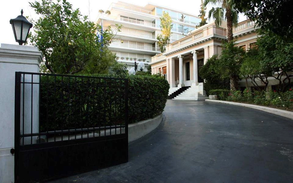 Μαξίμου: Καραμανλής και Μητσοτάκης διαπραγματεύτηκαν σύνθετη ονομασία -Ο Κυριάκος διαφωνεί;